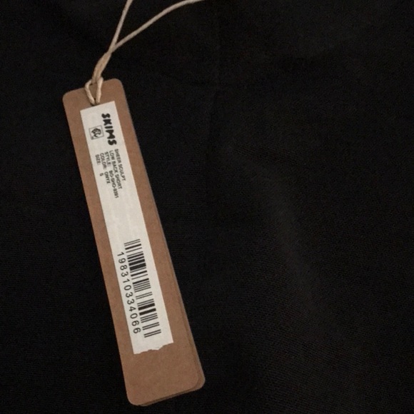 SKIMS Black Shaping Shorts low back - Picture 2 of 5